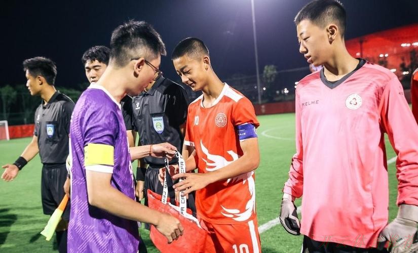 开云体育网址:中国足协媒体友谊赛暨“足球进校园”活动在重庆举行 开云体育网址:中国足协媒体友谊赛暨“足球进校园”活动在重庆举行