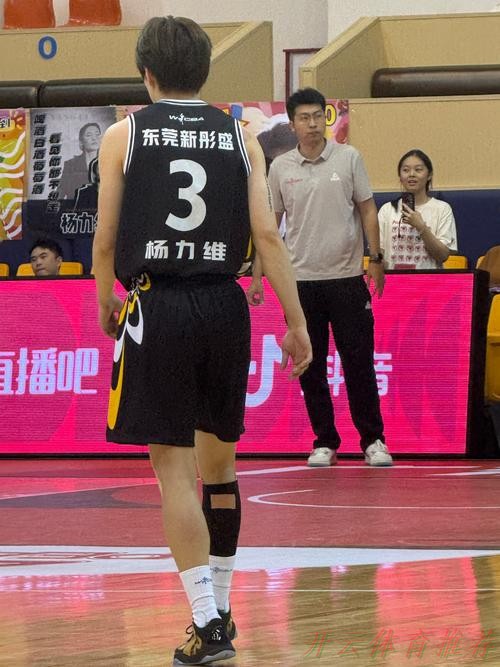 开云体育最新网址：小身板的黎明，大心脏的队长