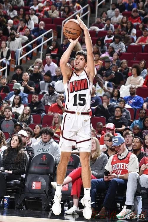 开云官方：火箭重启连胜！谢泼德轰21分渐入佳境，惠特摩尔得11分，在场输21分